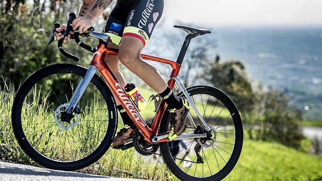 Il Giro d'Italia perde un protagonista: Pozzato torna in Italia al capezzale del padre