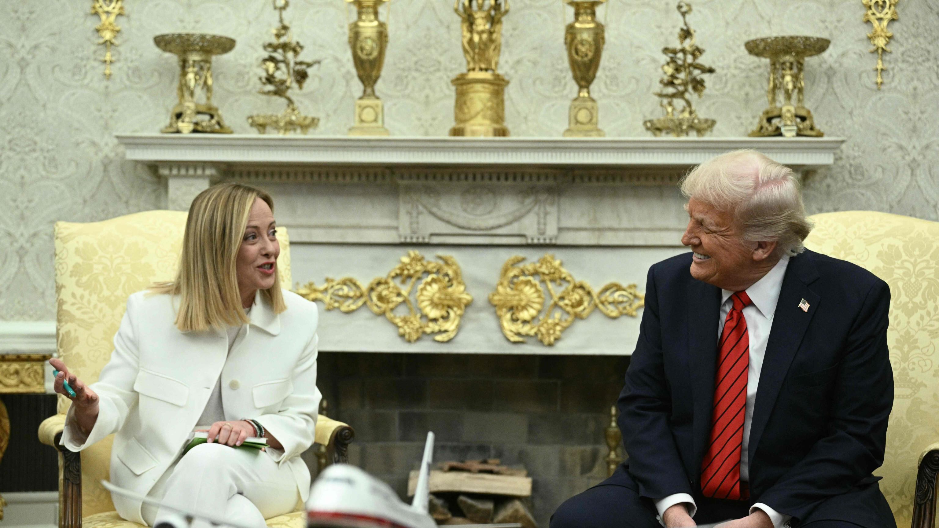 Meloni ponte tra Usa e Ue fa lievitare i consensi per il governo