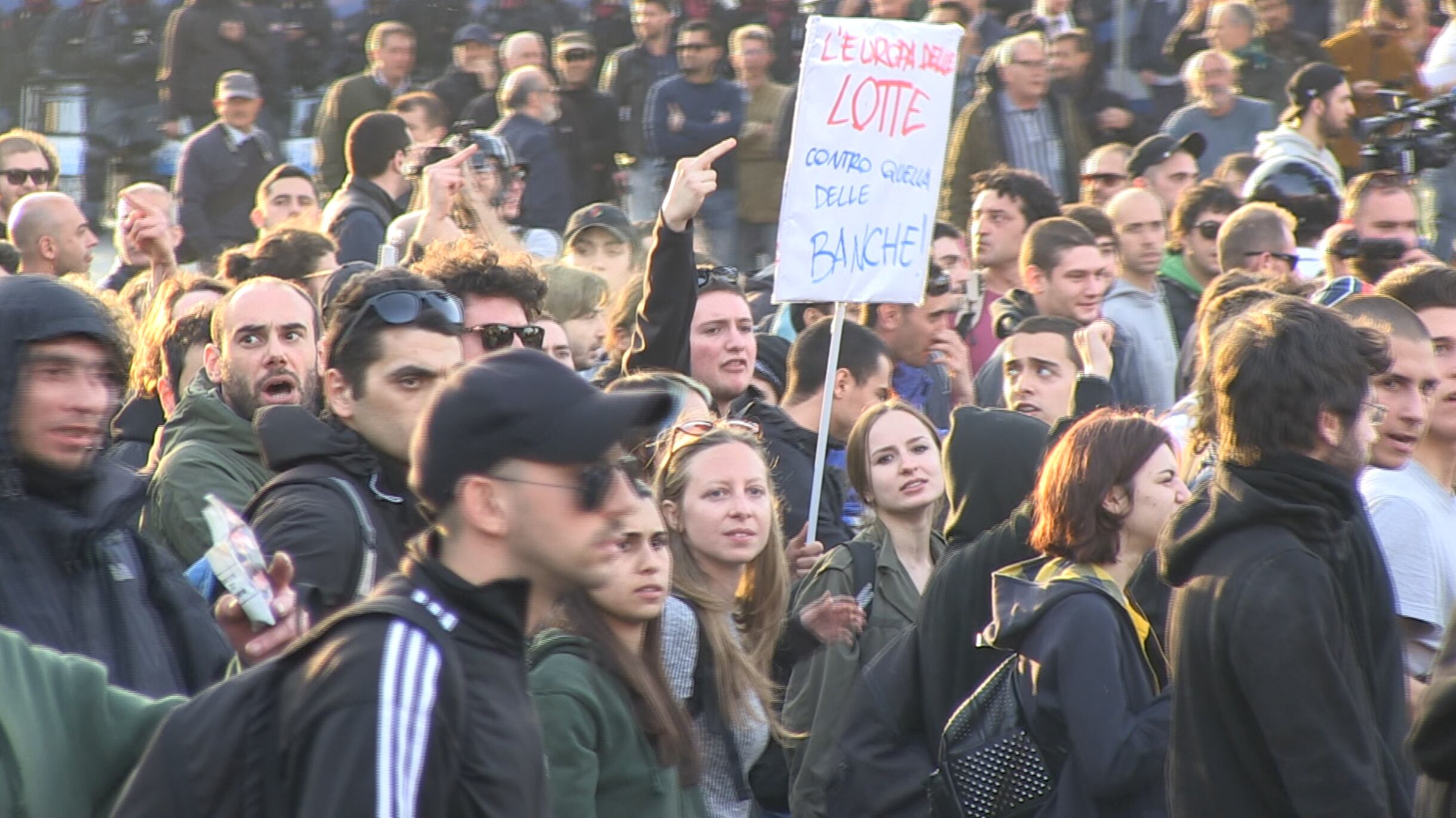 "Dovevamo usare le molotov". Ma i black bloc fanno flop