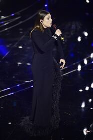 Sanremo 2024: ecco il look della quarta serata del Festival di Emma 4