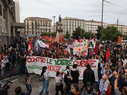 Manifestazione contro il G7 a Napoli