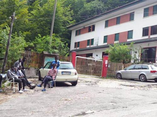 Schio, così il Comune ha mandato i profughi in villeggiatura