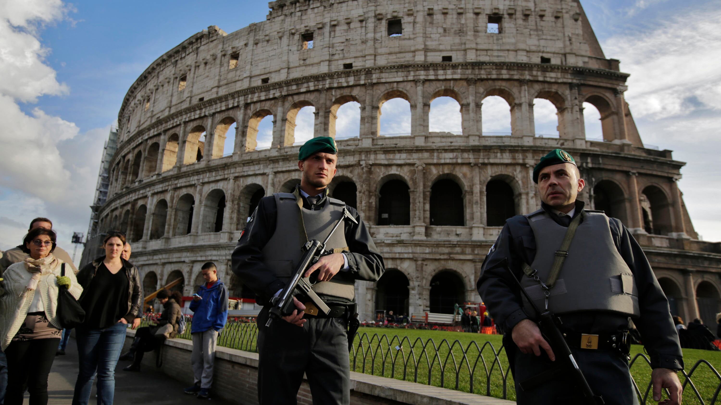 In tutta Europa lotta alla jihad. Da noi terzo rinvio al decreto