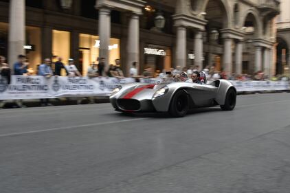 Sfilata di automobili a Torino per il Motor show 1