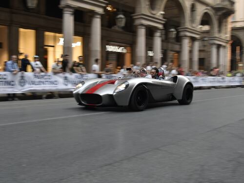 Sfilata di automobili a Torino per il Motor show