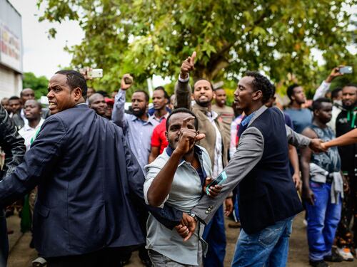 Violenti scontri in Sud Africa tra immigrati e manifestanti