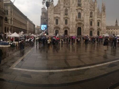 Il temporale spaventa i grillini. Piazza vuota per Grillo