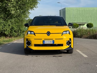 Renault 5 E-Tech: guarda la gallery della nuova elettrica dal design iconico 4