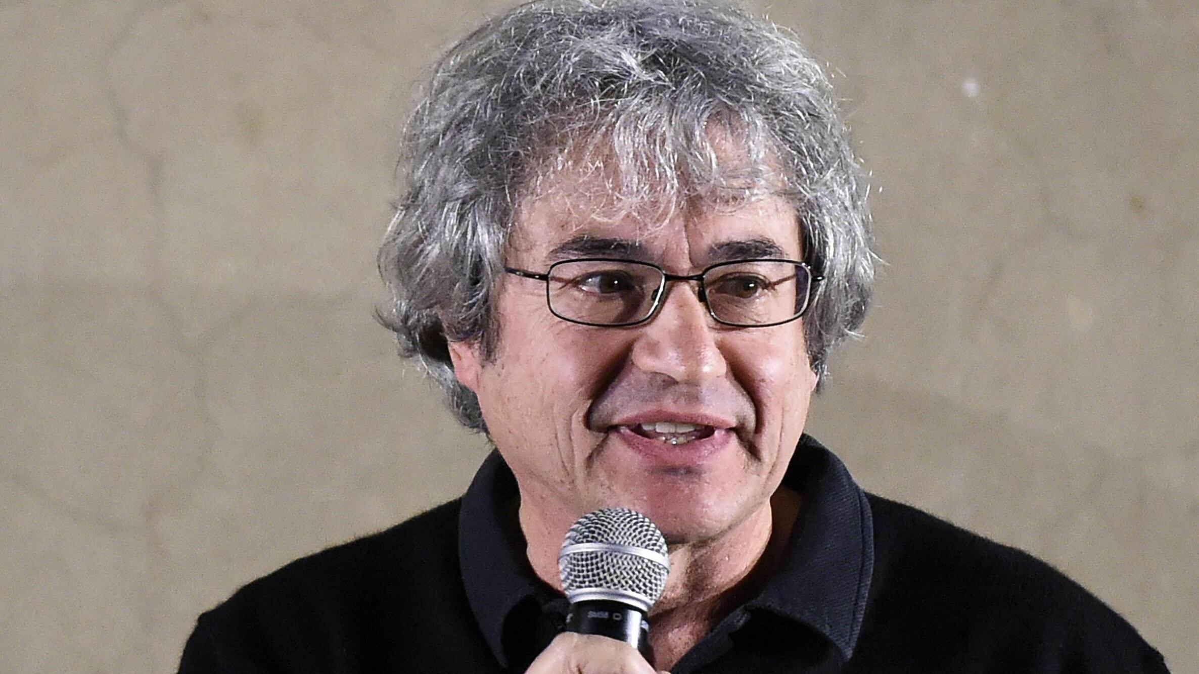 "L'infinitamente piccolo ci guida a capire un universo casuale e saltellante"