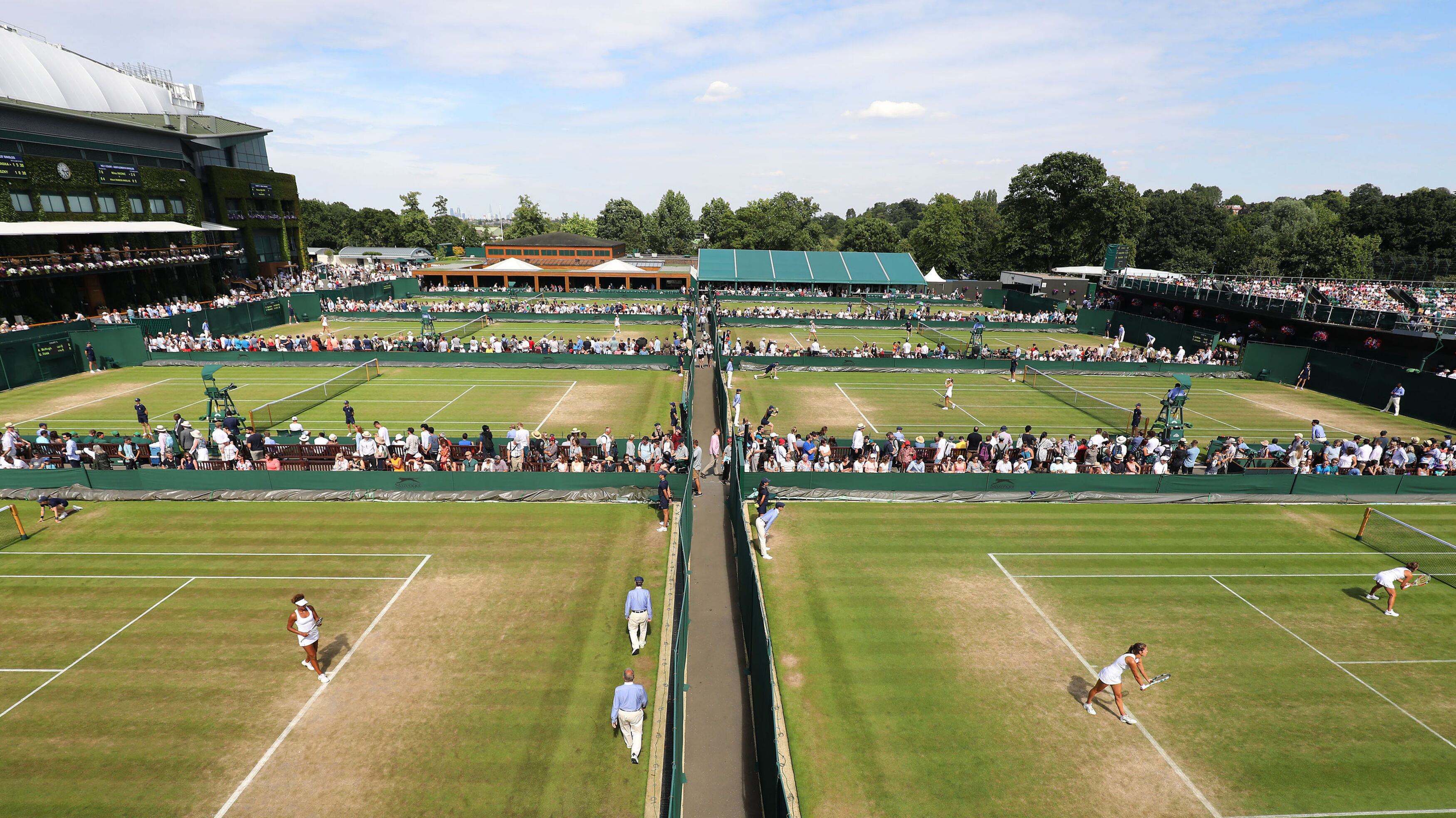 L'erba di Wimbledon non è più verde. Il forte caldo sta rovinando i suoi campi