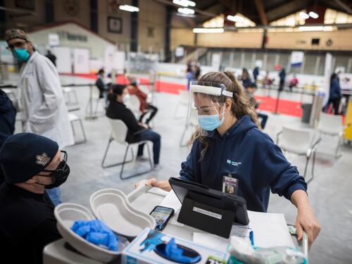 Scatta l'allarme sulla nuova variante: perché resiste