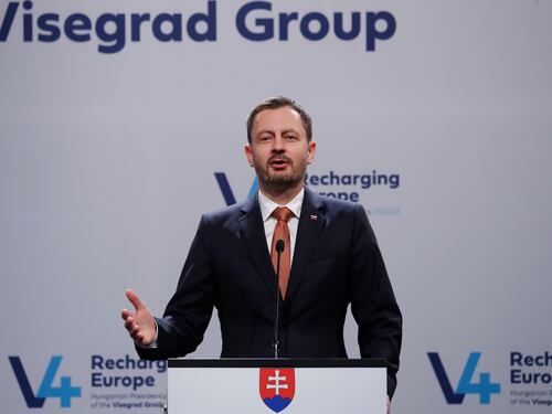 Ora Bruxelles prepara le restrizioni sui viaggi. La Germania: "Ci aspetta un Natale terribile"