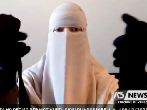 "Fantasma, togliti il velo". Botte alla 29enne perché indossa il niqab