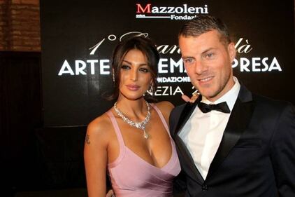 Cristina Buccino, selfie hot in costume da bagno 28