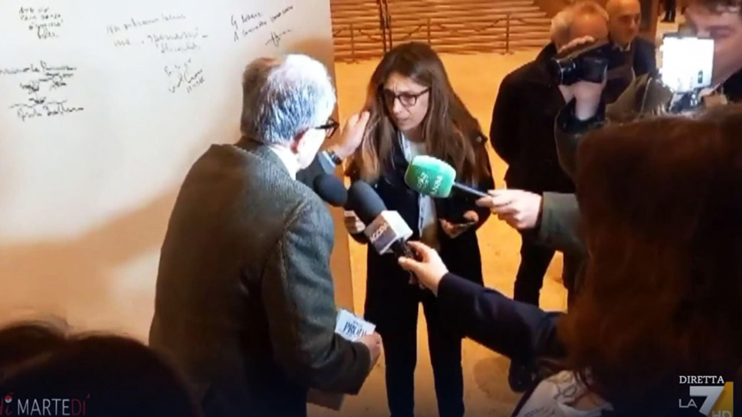 "Prodi? Avrebbe dovuto darle un calcio negli stinchi". Il commento choc del consigliere Pd