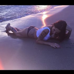 Siria De Fazio si mostra in topless 7