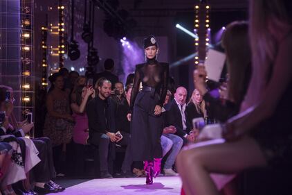 La sexy passerella di Bella Hadid 9