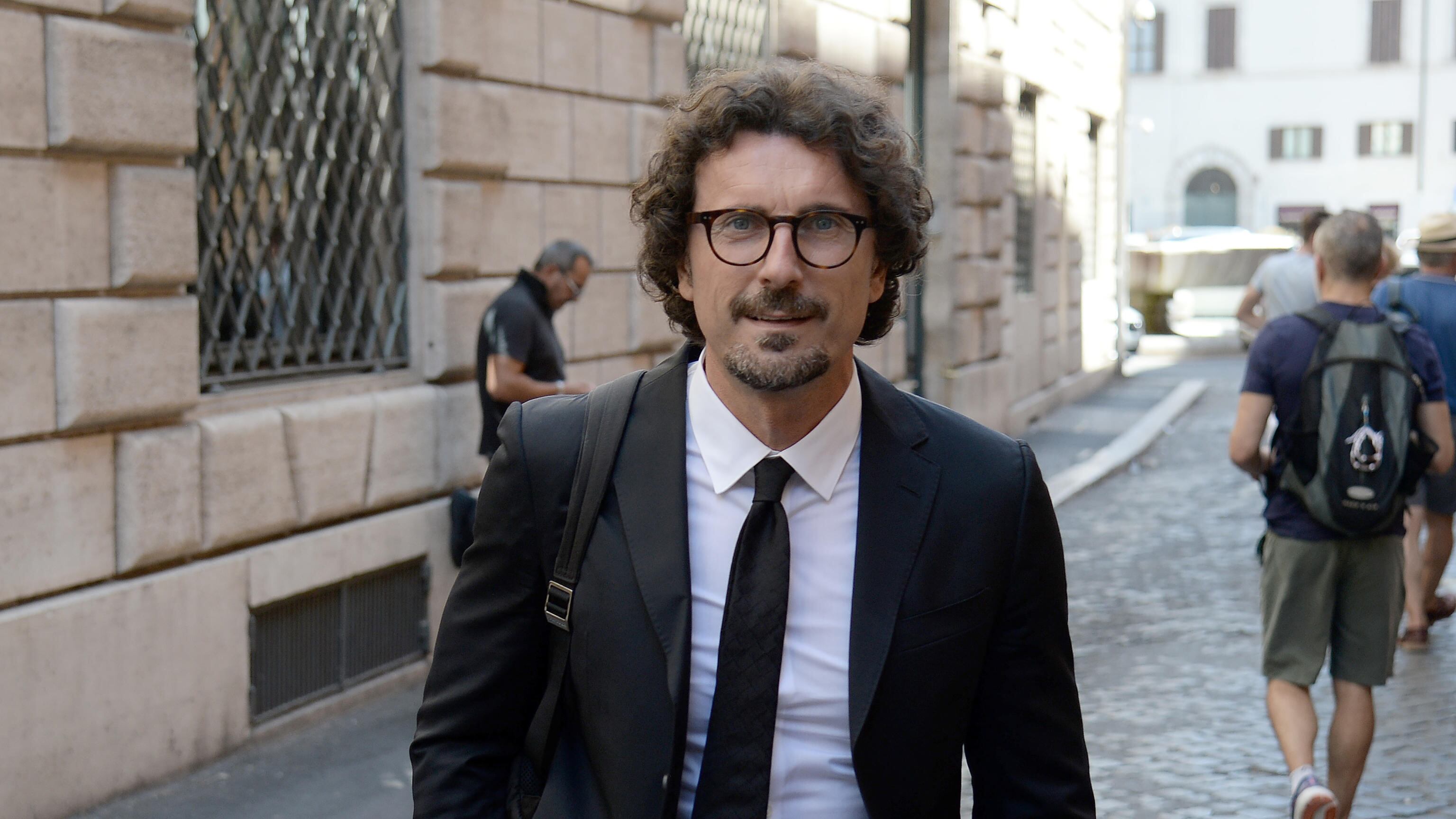 Da ministro a "motivatore", Toninelli si ricicla ancora