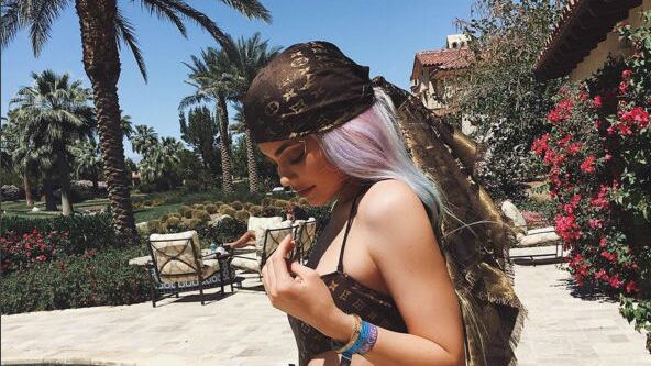 Kylie Jenner, capelli lavanda al Coachella