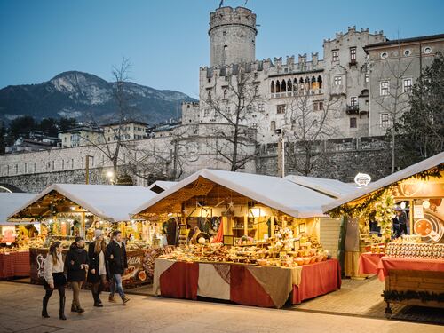 A Trento si accendono le luci e diventa la "Città del Natale"
