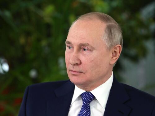 Telefonata tra Putin, Scholz e Macron: cosa accadrà nei prossimi giorni
