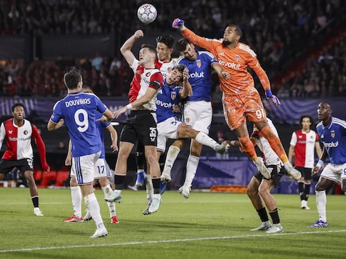 Champions, il Como reagisce troppo tardi: il Feyenoord vince 3-2