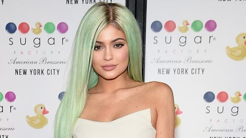 Kylie Jenner, scollatura hot alla serata taco 31