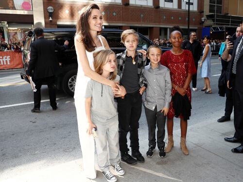 Angelina Jolie rivela: "Mi sorprende di essere ancora viva. I miei figli mi hanno salvato"