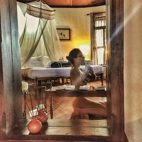 Naike Rivelli, topless e lato B in spiaggia 35