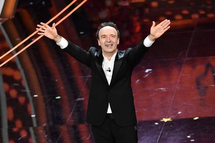 Roberto Benigni si ​prende la scena a Sanremo 1