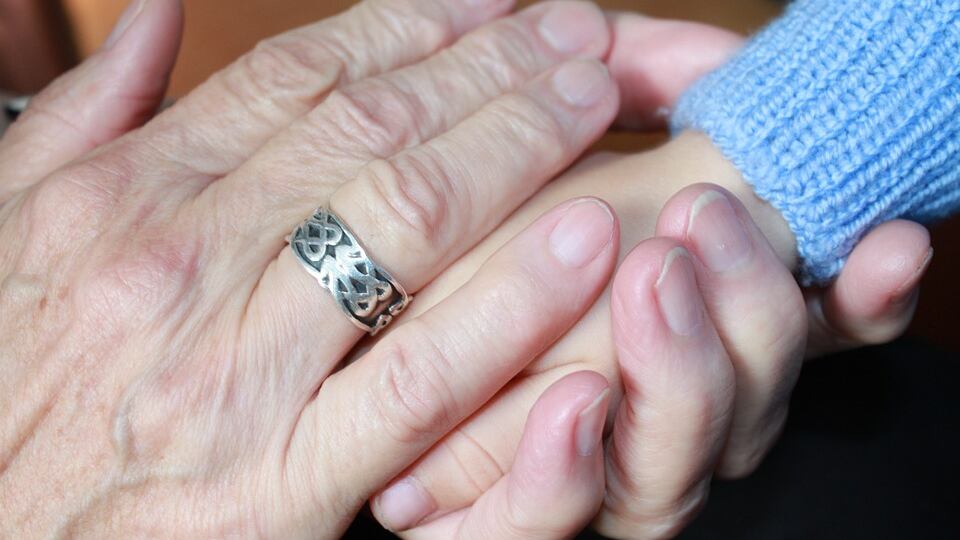 "Ho salvato nonna che soffocava". Il coraggio di Marta a soli 12 anni