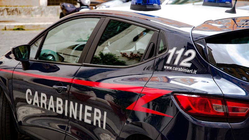 Difende un’amica e viene pestato da un branco di ragazzi stranieri: grave un 19enne