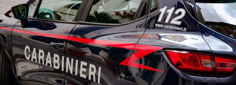 Prima il litigio, poi si getta con la moglie in macchina nel canale. Lui, in fuga, era stato arrestato ieri per resistenza a pubblico ufficiale