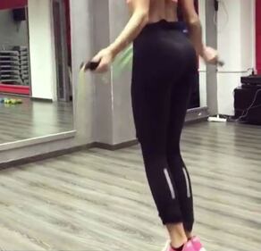 Cristina Buccino, lato b in palestra 7