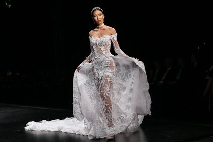 La nuova collezione di abiti da sposa di Micaela Oliveira è super sexy 4