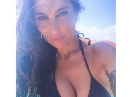 Siria De Fazio si mostra in topless
