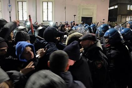 Milano, tensioni al convegno sulle foibe 4