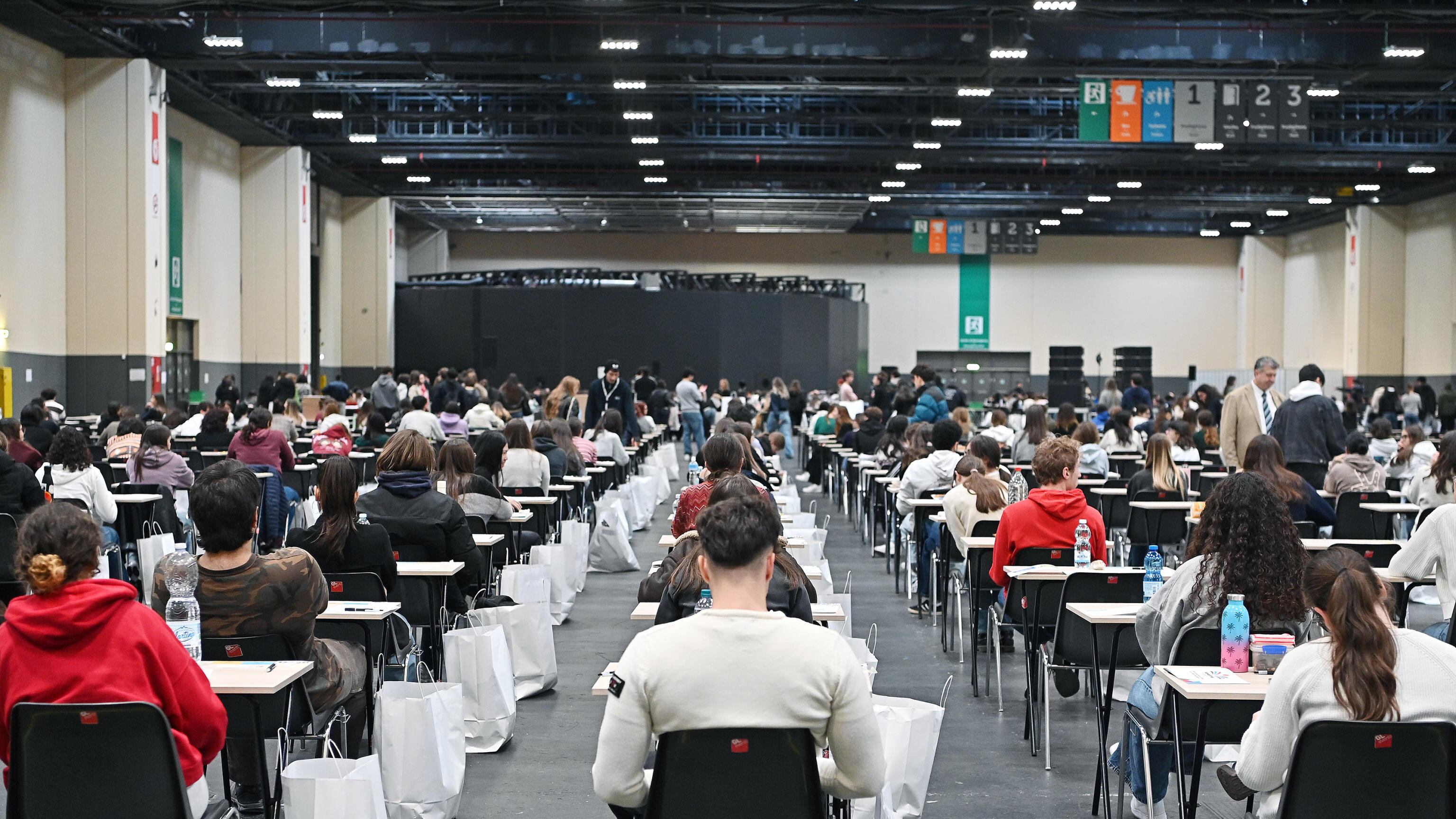 Una scuola platonica con esami di ammissione