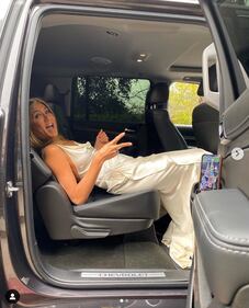 Jennifer Aniston vota alle primarie, foto 2