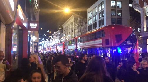 Londra, scatta l'allarme a Oxford Street: paura tra la gente 10