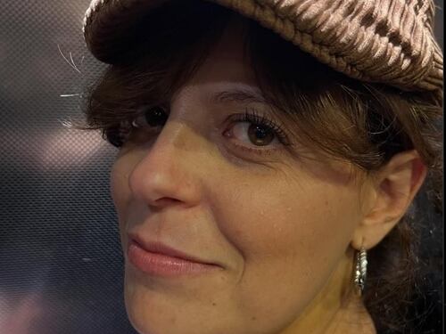 Ilaria Salis e il post in ascensore: "Quanto sarebbe bello lavorare..." E gli utenti insorgono