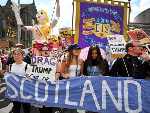 Scozia, manifestazione contro Trump
