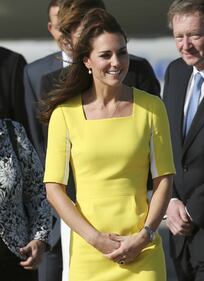 La famiglia reale arriva in Australia: per Kate il vestito è giallo canarino 19