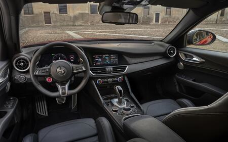 Nuove Alfa Romeo Giulia e Stelvio Quadrifoglio, guarda tutte le foto 12