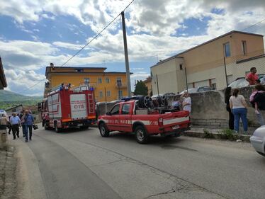 Auto travolge il recinto di un asilo: un bambino morto e altri feriti 2