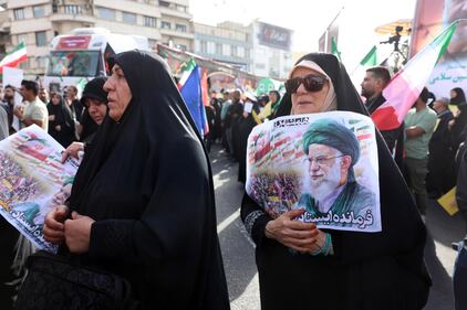 Teheran scende in piazza per i funerali dei "martiri" della guerra dei 12 giorni 19