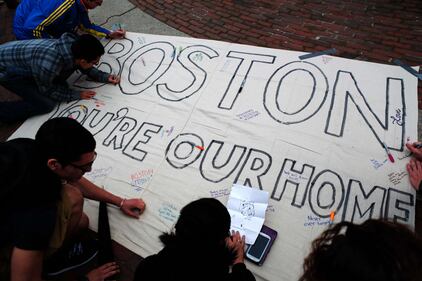 Usa, esplosioni alla maratona di Boston 9