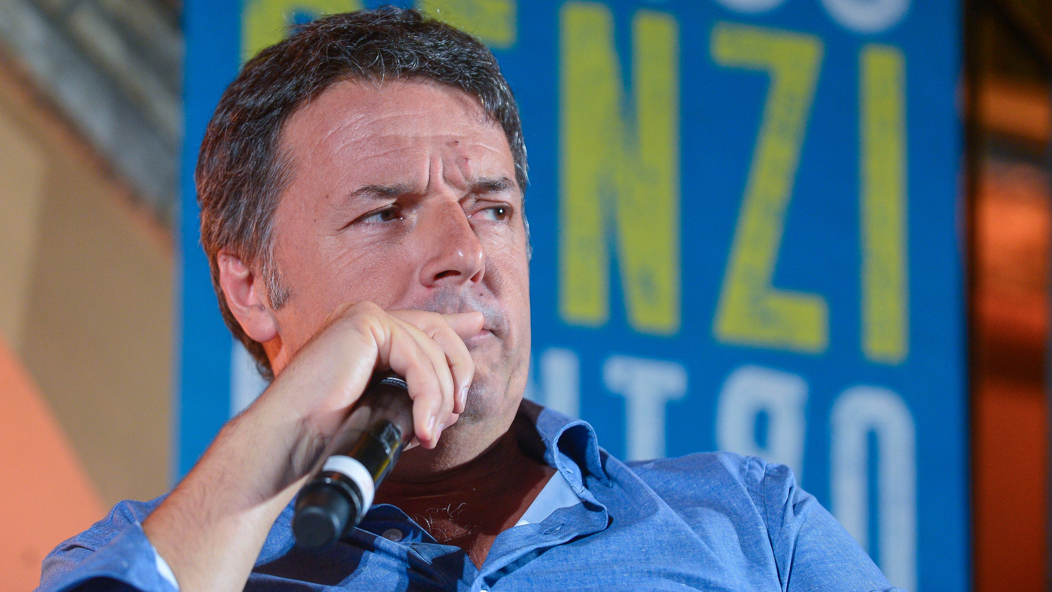 "Il reddito di cittadinanza? I giovani sudino". Ed è bufera su Renzi