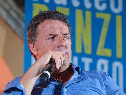 "Il reddito di cittadinanza? I giovani sudino". Ed è bufera su Renzi