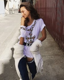 Emily Ratajkowski senza reggiseno al superbowl 12